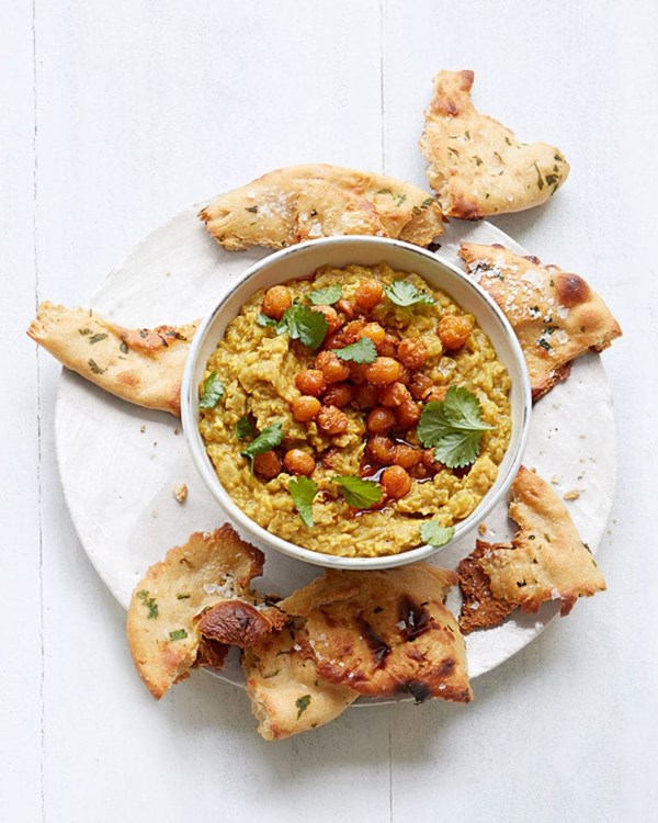 Chickpea dahl with naan bread crisps