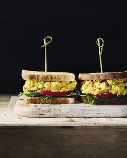 Chickpea egg salad sandwiches