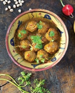 Chickpea meatballs (Gondi)