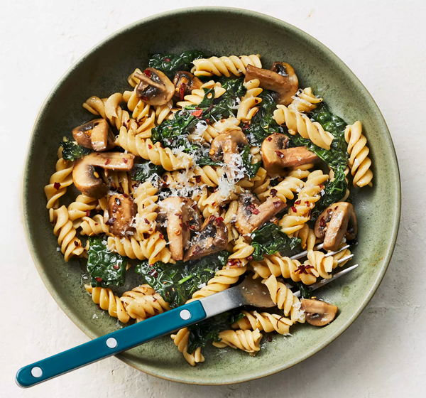 Chickpea pasta with mushrooms and kale