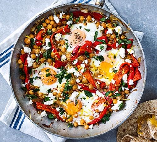 Chickpea, red pepper, egg & feta hash