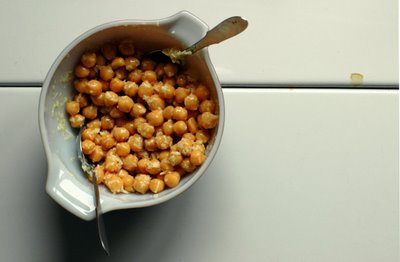 Chickpea salad with lemon and Parmesan