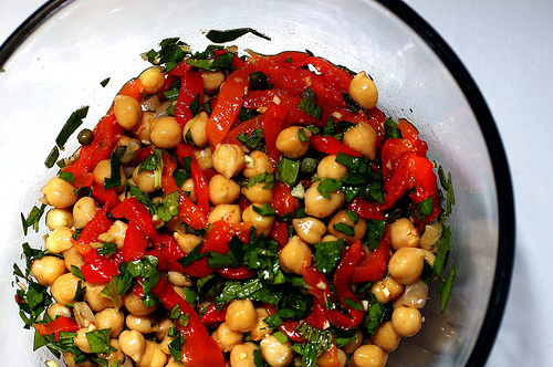 Chickpea salad with roasted red peppers