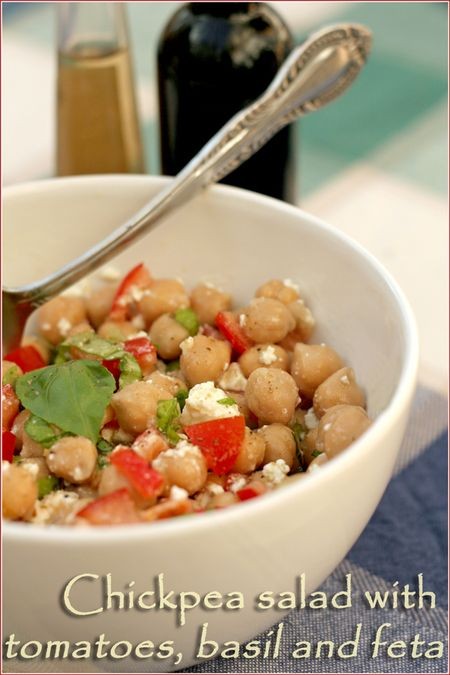Chickpea salad with tomatoes, basil and feta