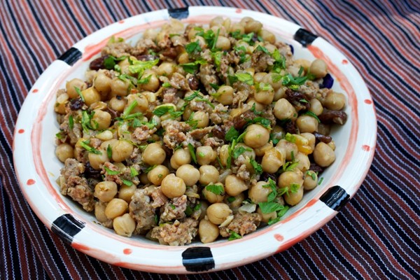 Chickpea-sausage salad