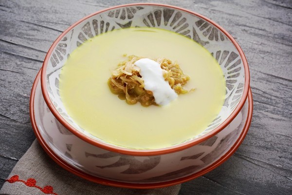 Chickpea soup with fried sauerkraut