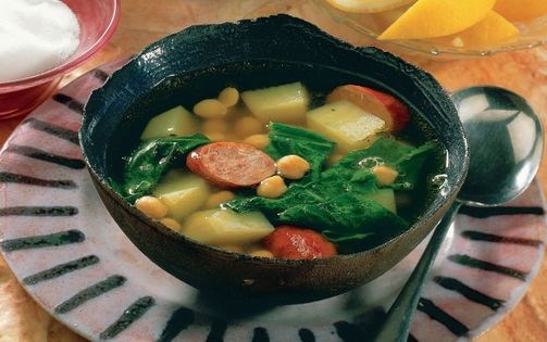 Chickpea soup with spinach