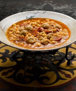 Chickpea stew with chorizo and meatballs (Garbanzos con chorizo y albóndigas)