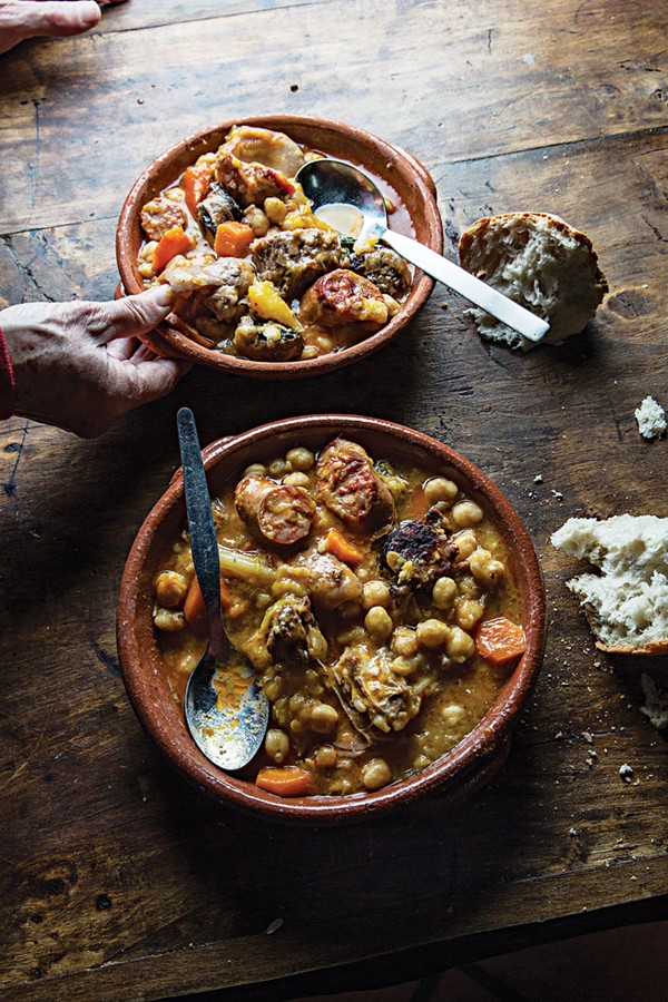 Chickpea stew with lamb, pork, and veal (Cozido de grão)