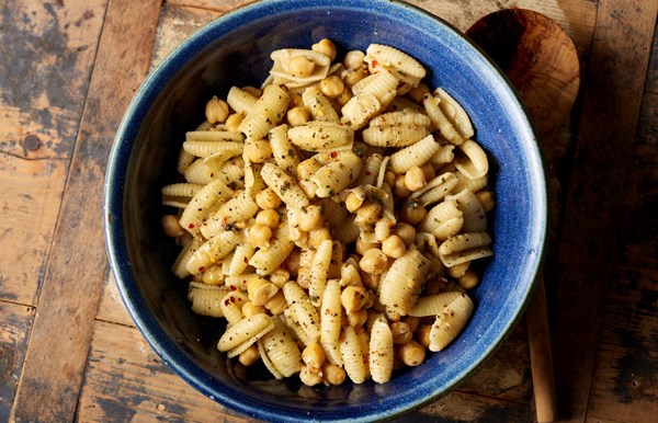 Chickpeas and pasta with herbs and anchovies (Ceci e acciughe con pasta)