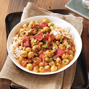 Chickpeas in curried coconut broth 