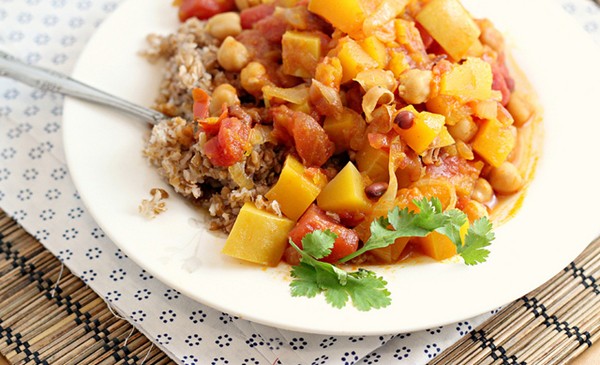 Chickpeas, pumpkin and cranberries with bulgur