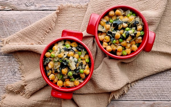 Chickpeas with spinach & green peas (Ceci in zimino con piselli)