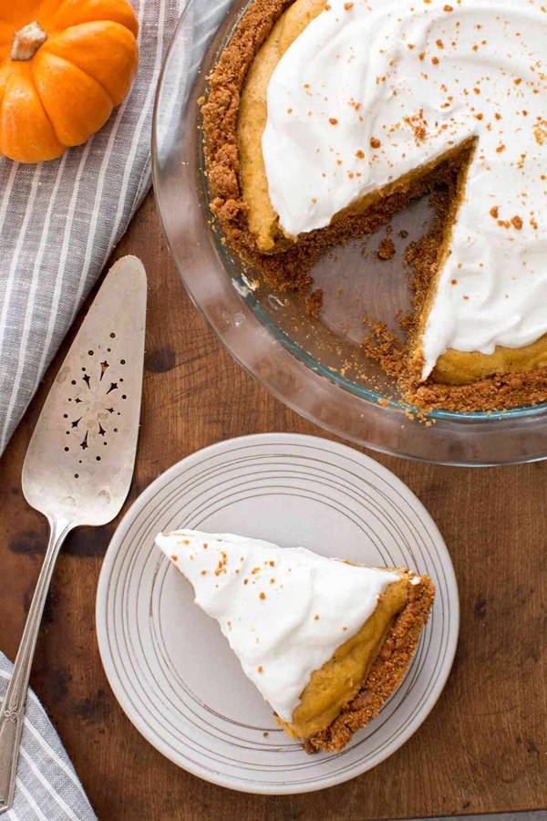 Chiffon pumpkin pie