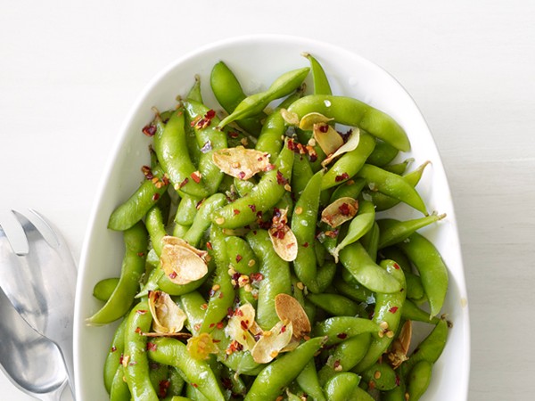 Chile-garlic edamame