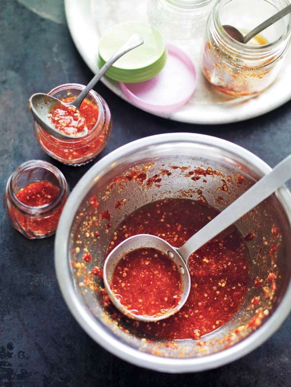 Chile garlic sauce (Nga yoke thee achin)