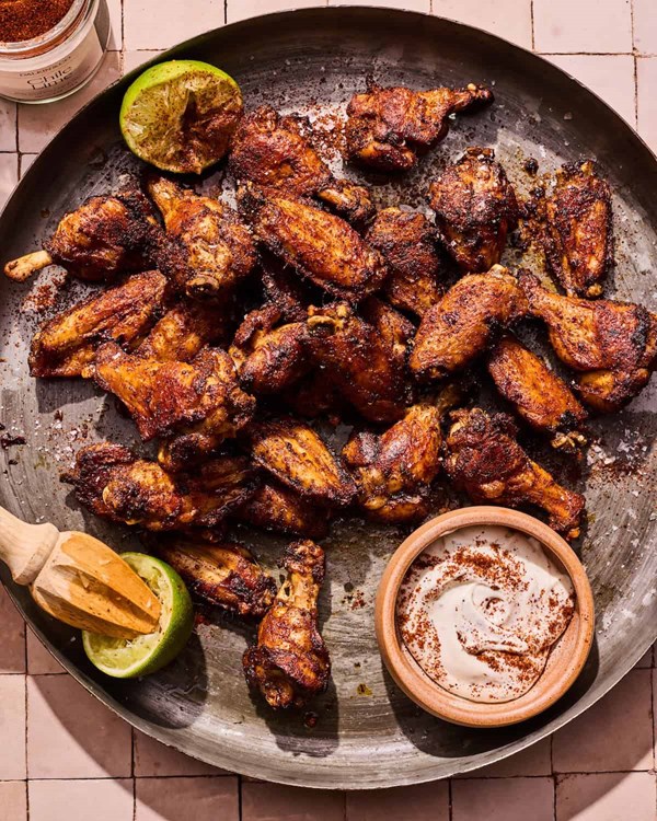 Chile lime wings [chipotle sour cream]