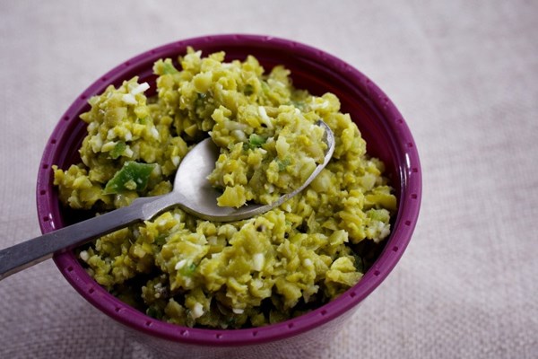 Chile pepper, pea and coconut chutney