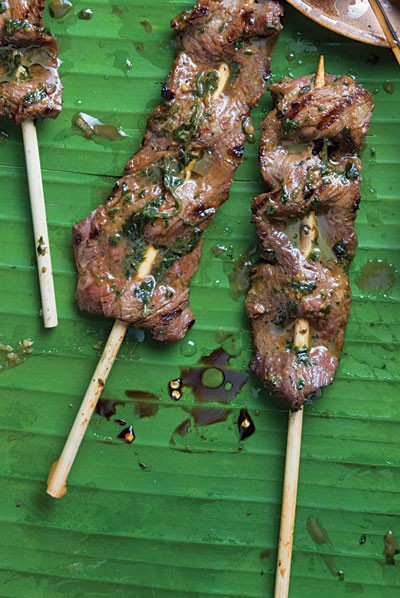 Chile-rubbed beef satay