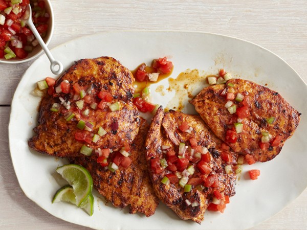 Chile-rubbed grilled chicken with salsa