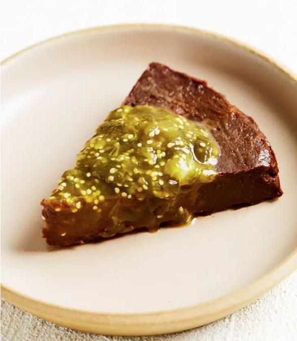 Chile-spiked chocolate cakes (Bocas negras)