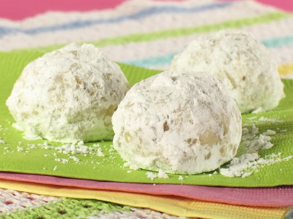 Chile-spiked Mexican wedding cakes