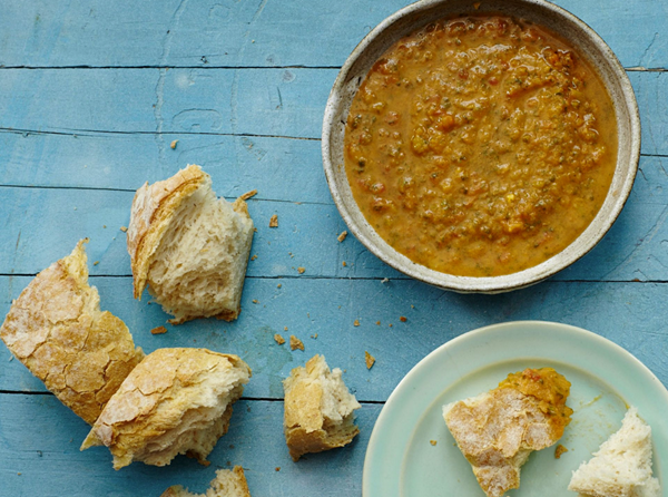 Chilean tomato and pepper sauce (Pebre)