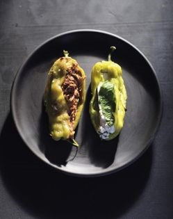 Chiles rellenos de queso fresco con epazote