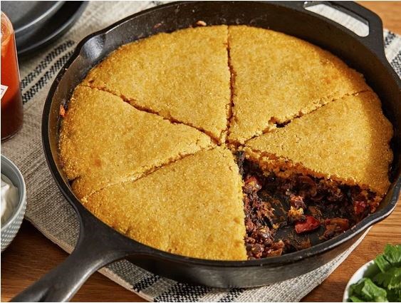 Chili bean and corn bread pie