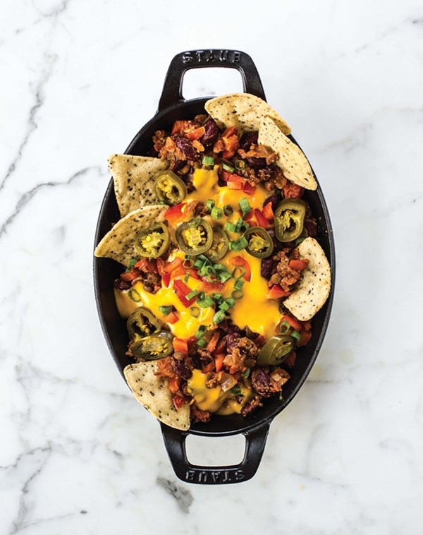 Chili cheese nachos