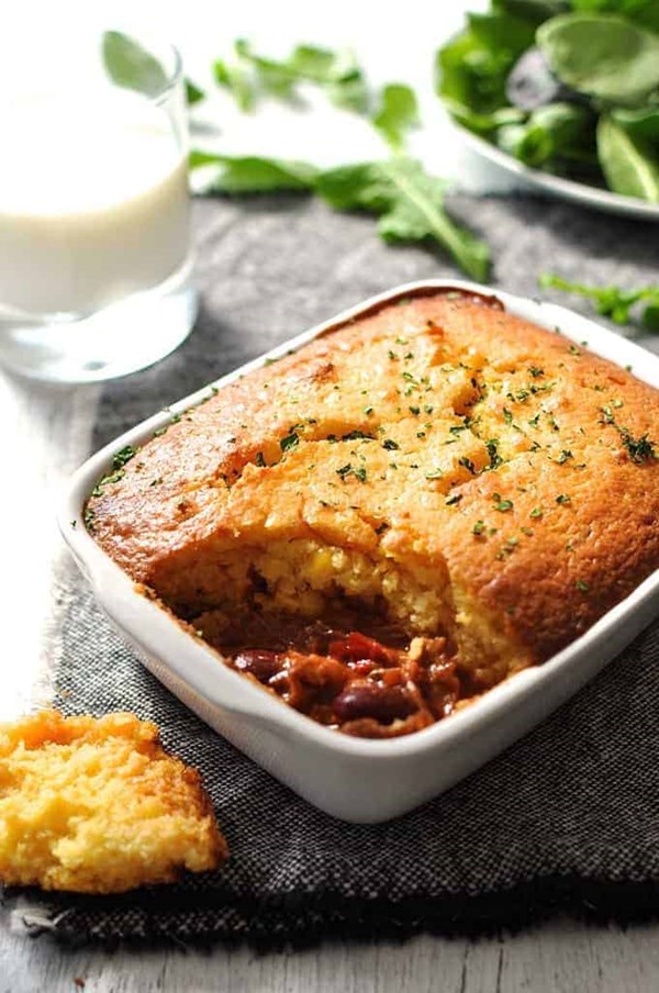 Chili con carne corn bread pie