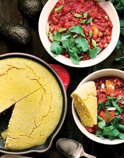 Chili con veggie with cornbread