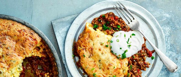 Chili cornbread pie