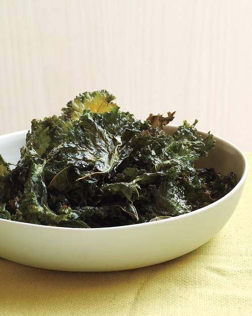 Chili-sauce kale chips