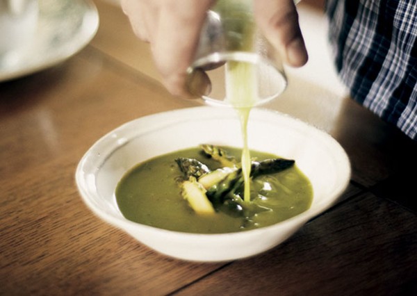 Chilled asparagus soup