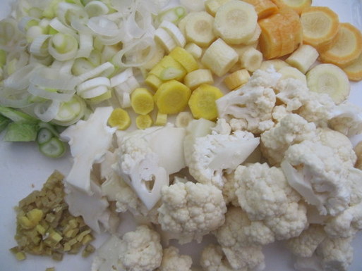 Chilled cauliflower and carrot soup with ginger