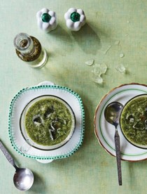 Chilled cucumber soup with mint & chilli (Soup-o-khiar)