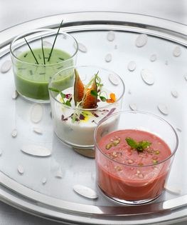Chilled herbed pea soup (Sopa de yerbas frescas)