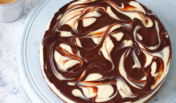 Chilled marble chocolate cheesecake