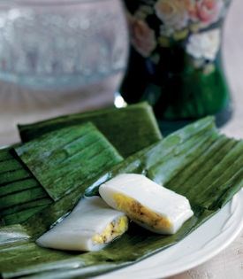 Chilled mung bean flour pudding with banana (Kueh pisang)