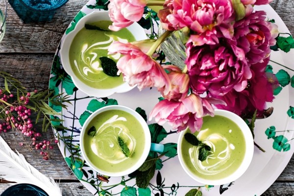 Chilled pea & avocado soup