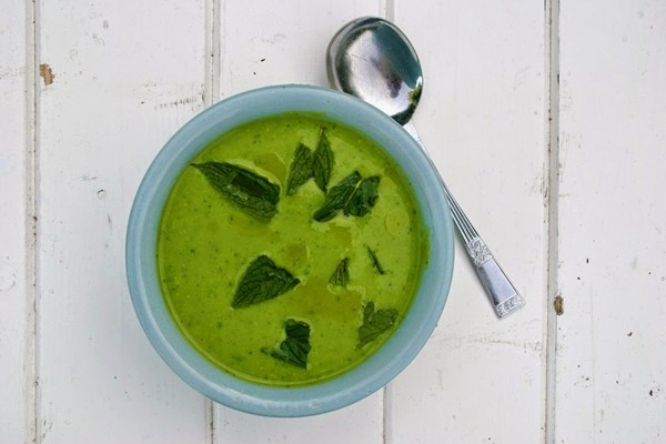 Chilled pea and mint soup 
