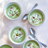 Chilled pea pod and lettuce soup