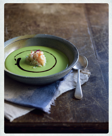 Chilled pea soup with crab salad and black olive oil (Soupe de petit-pois et sa salade de crabe, d'huile d'olive noir)
