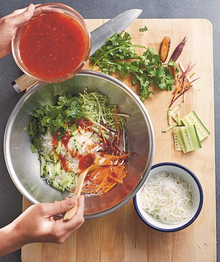 Chilled vermicelli salad with sweet chili sauce