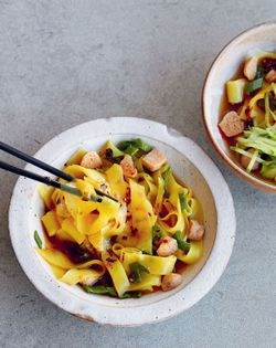 Chilled yellow jelly noodles (Yellow laphing)