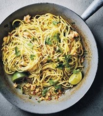 Chilli & fennel prawn linguine