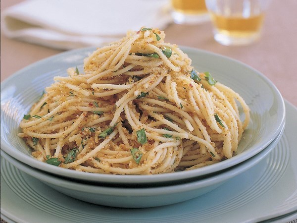 Chilli and garlic spaghettini with breadcrumbs