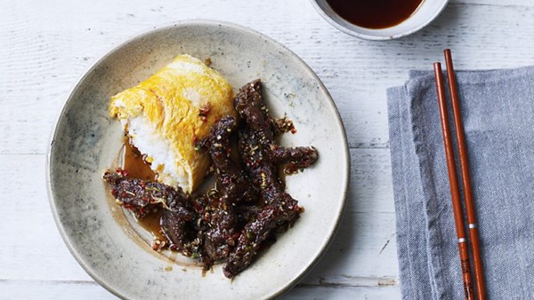 Chilli beef with a sticky rice omelette