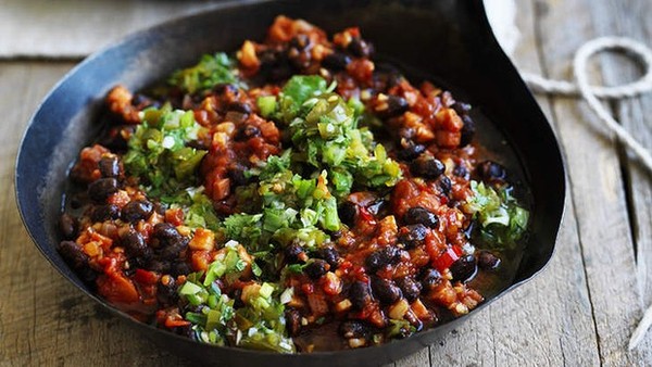 Chilli black beans with jalapeño salsa 